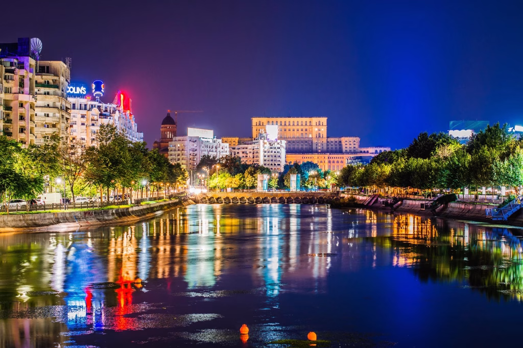 Herăstrău a scăzut și a scos la iveală podețele de altădată - Bucuresti (Stock photo)