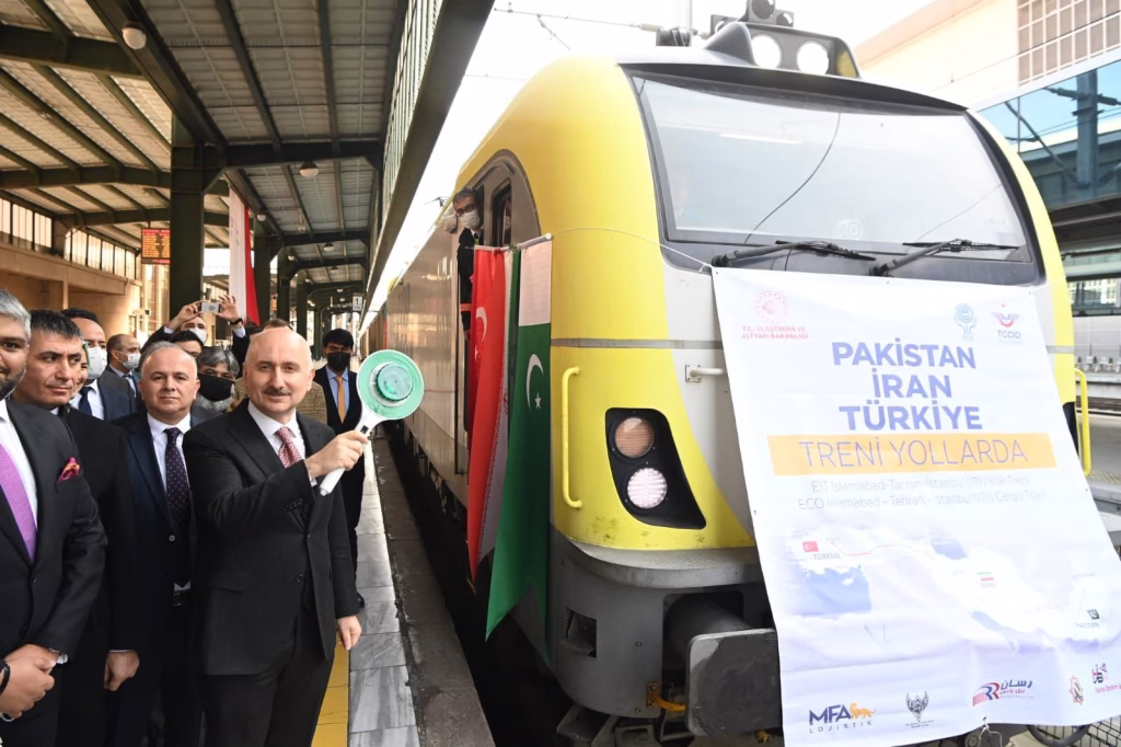 Pakistanul modernizează calea ferată, noi ne uităm la metrou - Bucuresti