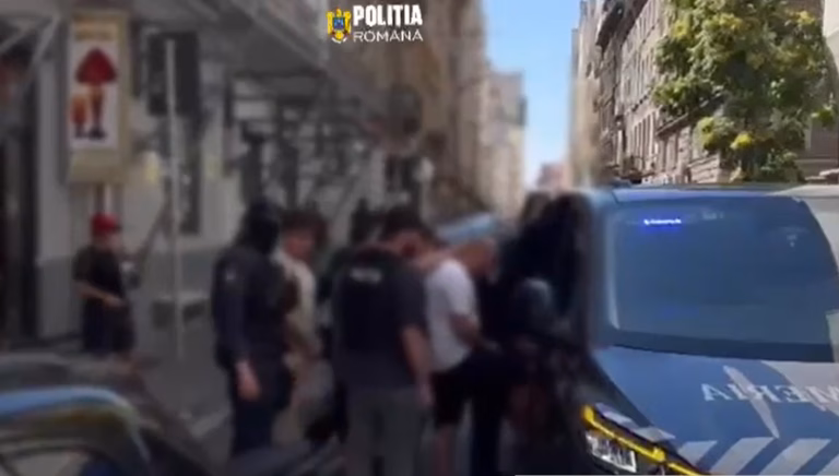 Percheziții la suporteri rapidiști după bătaia unui pakistanez
