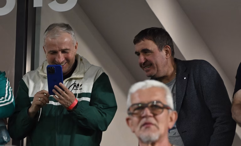 Petrescu și Hagi, doi la povești în tribune, la Rapid-Dinamo