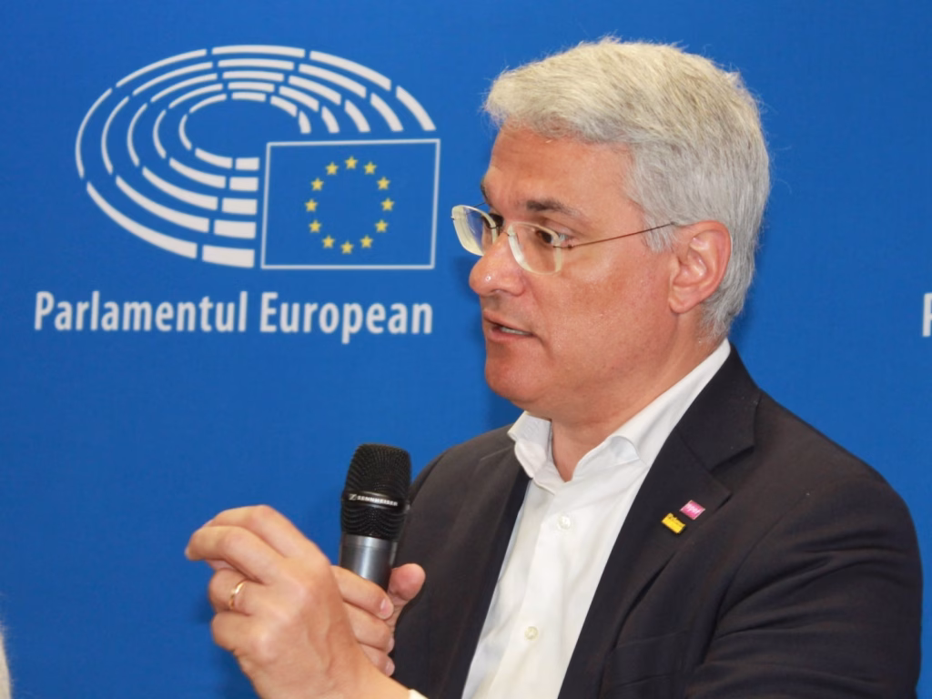 Pîslaru: legea decarbonizării riscă 5 mld € din PNRR - Politica