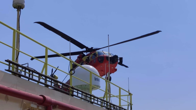 Premieră pe Marea Neagră: Black Hawk salvează un rănit din larg