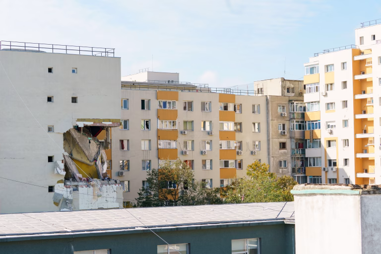Rahova: începe evaluarea blocurilor afectate de explozie