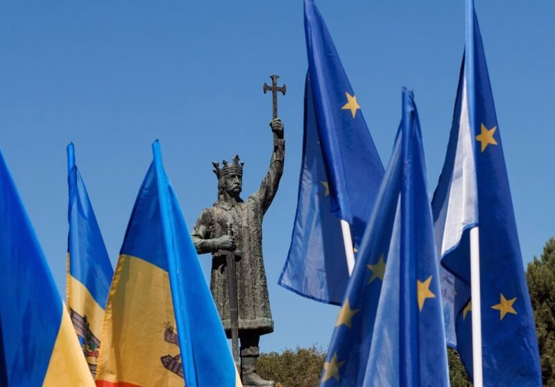 Sandu a onorat două chișinăuience curajoase din 1970 - Politica