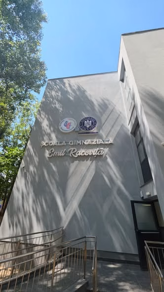 Școala Emil Racoviță din Sectorul 4, aproape de linia de sosire - Bucuresti