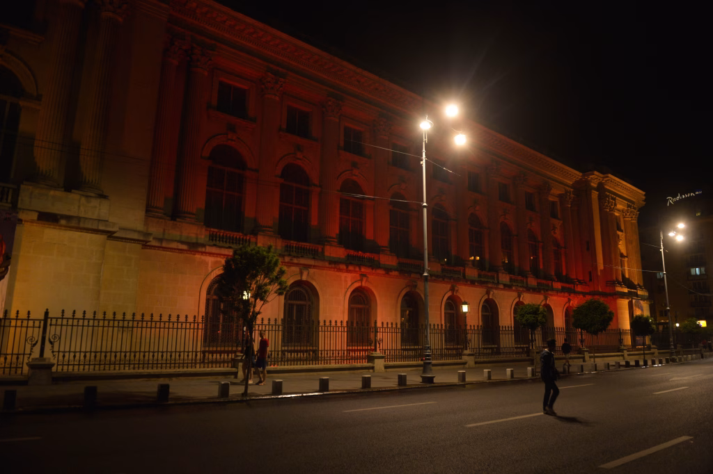 Se limitează curentul în patru orașe mari. Ce face București? - Politica