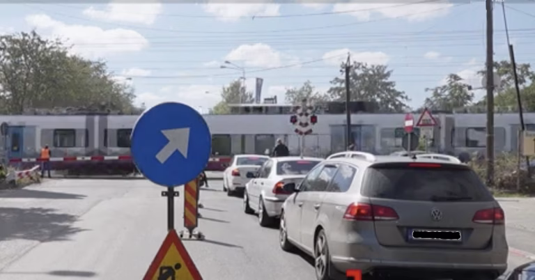 Șoseaua Petricani, spălată mecanizat pe rând, pe ambele sensuri