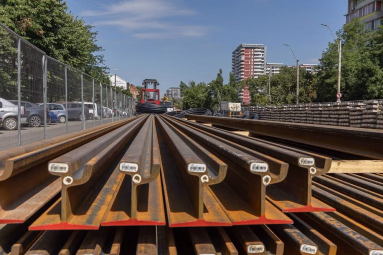 Sub Podul Constanța se pune șina de tramvai, gata până la școală
