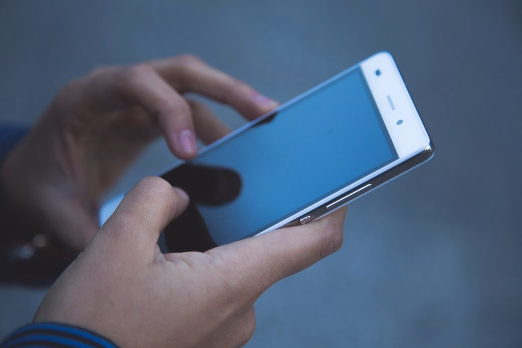 Vishing în creștere: cum te păcălesc pe telefon - Politica