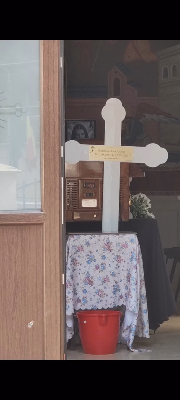 Mădălina Apostol, depusă la capelă în București. Nick Rădoi a venit alături de familie
