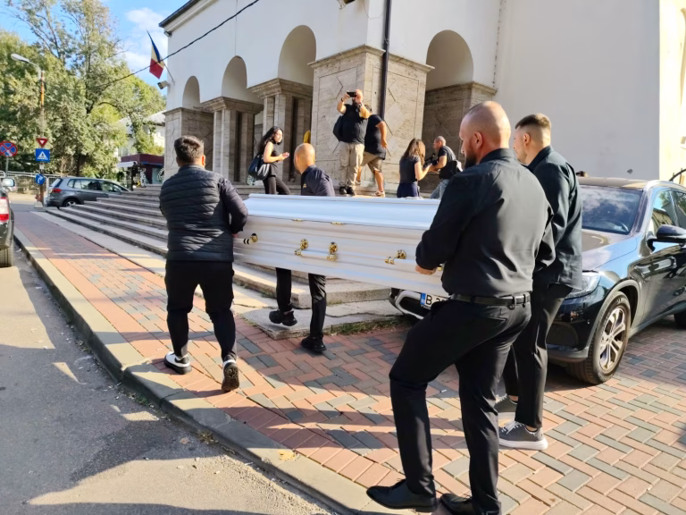 Ultimul drum al Mădălinei Apostol. Familie și prieteni, la ceremonia din București