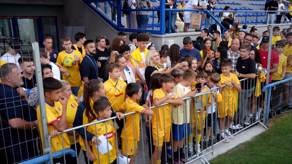 Baie de mulțime pentru Hagi la Mogoșoaia, înainte de Nations League - Sport