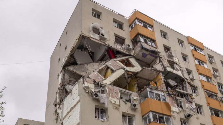 Blocul din Rahova: evaluarea gata, șantierul reîncepe curând