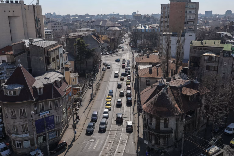 București pe faliile: mii de blocuri, un cutremur mare distanță