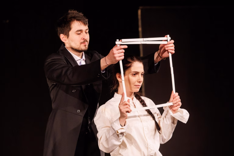 Ce facem în oraș: teatru, expoziții și finala Enescu