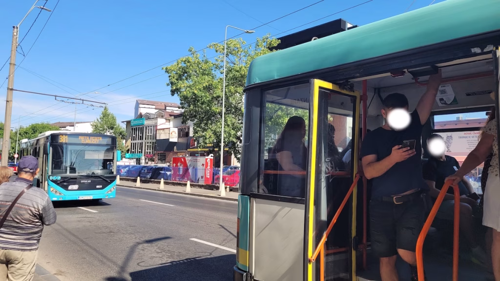 De ce vin 381 și 76 mereu în pluton la Piața Reșița - Bucuresti