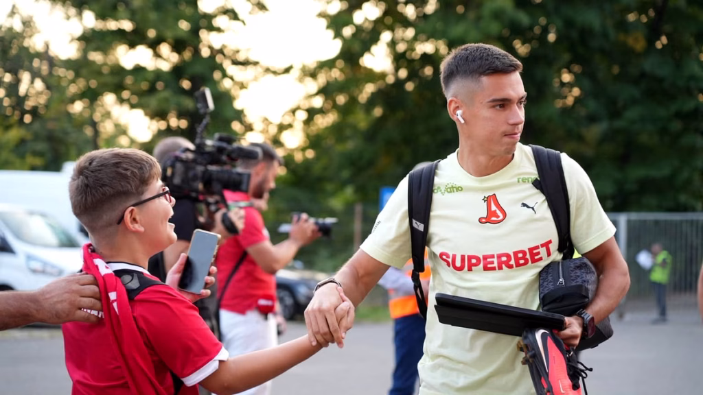 Dinamo primește Farul pe Arena Națională, cu liderul la încercare - Sport
