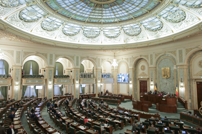 Gata cu admiterea dublă la liceu, a decis Senatul