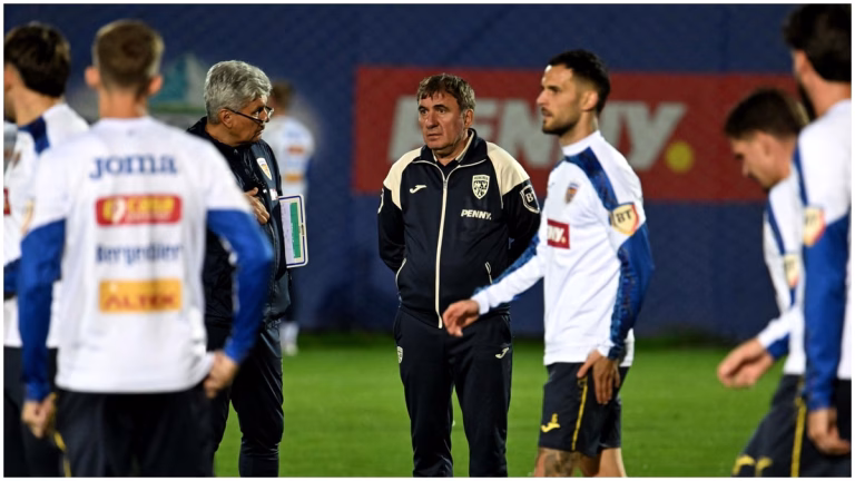 Hagi aduce familiile în cantonament după umilința cu Bosnia