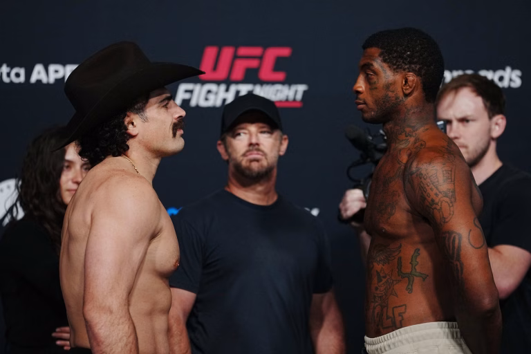 Meci exploziv la UFC: polițist versus fost pușcăriaș