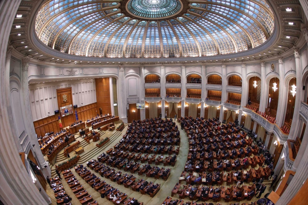 Nicușor Dan vrea 20 de militari români pentru Ucraina - Politica