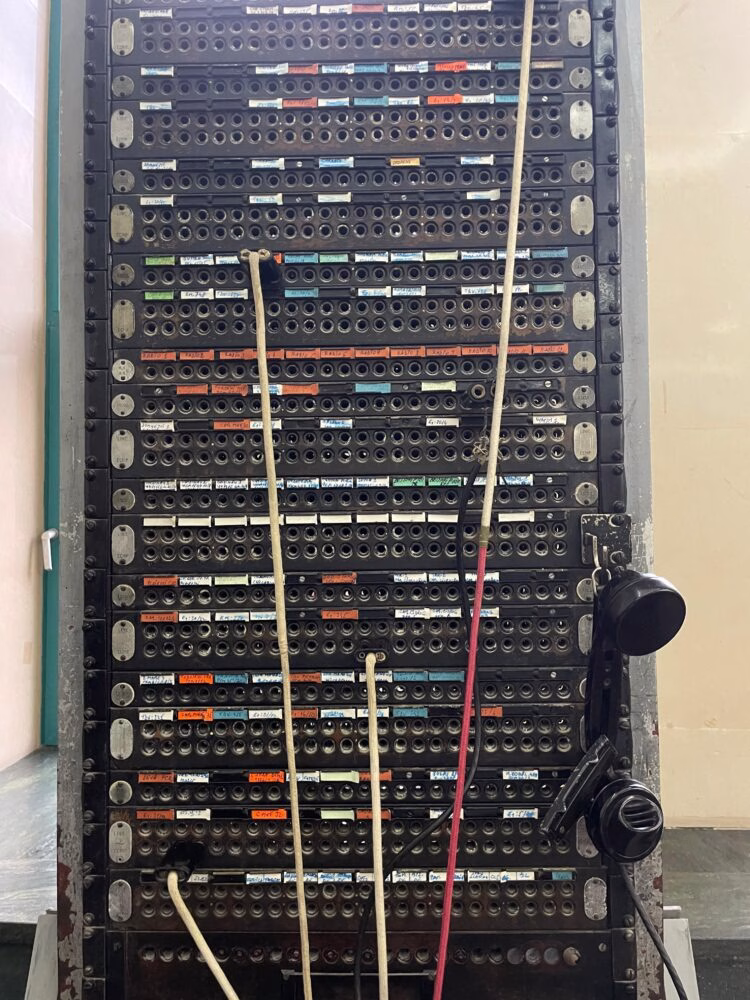 O plimbare printre telefoane vechi, la Palatul Telefoanelor - Bucuresti