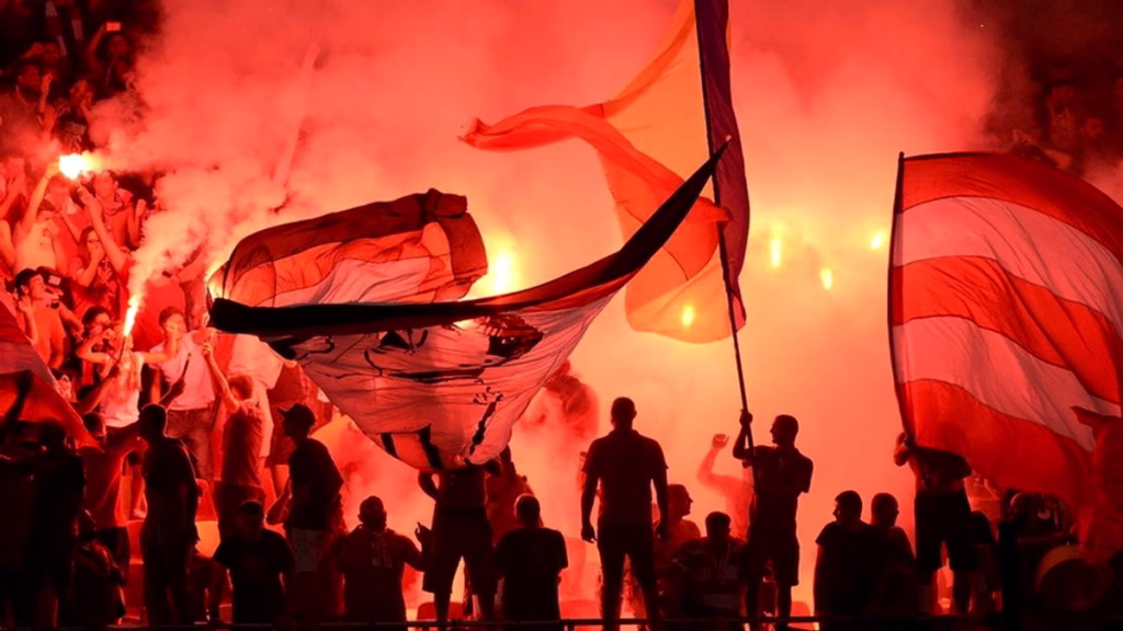 Torță aruncată pe Arena Națională, la Dinamo – Farul, a ars un fan - Sport