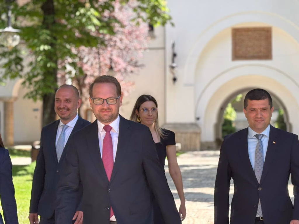 USR merge la Cotroceni cu Fritz, Buzoianu şi Miruţă în delegaţie - Politica