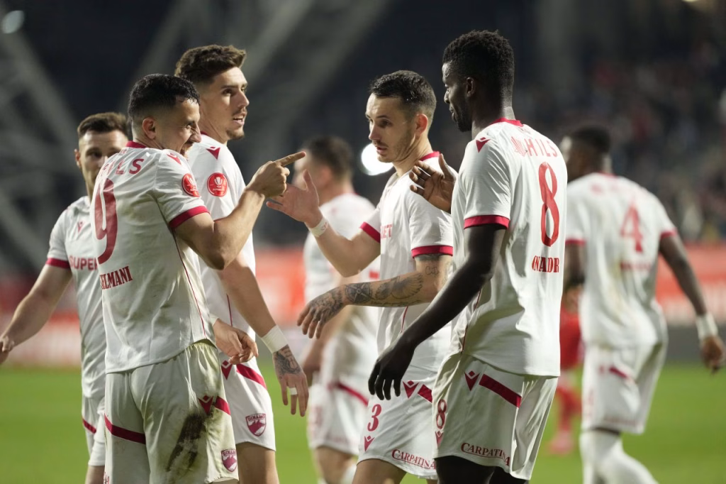 37 de suporteri, bagați la index înaintea Dinamo-UTA Arad - Bucuresti