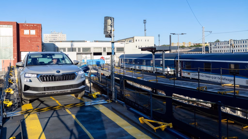 Cehii au un tren care-ți cară și mașina peste noapte - Bucuresti