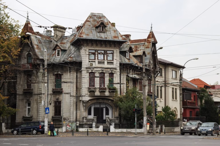 Centrul Vechi în 2003: paragină, nu terase și pub-uri