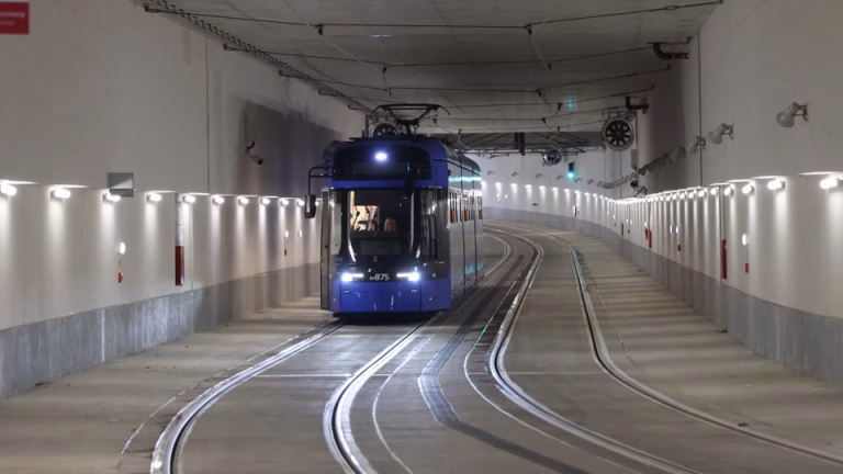 Cracovia are tramvai în tunel, noi tot visăm la metrou nou
