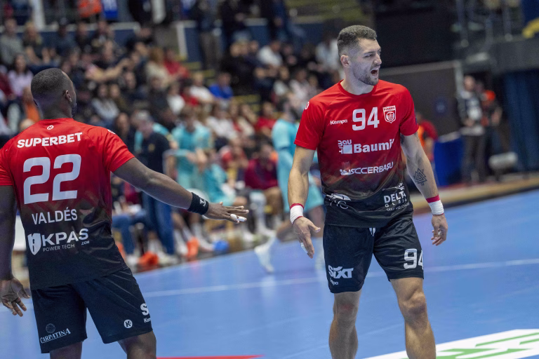 Dulăii din Dinamo zdrobesc Aarhus și visează la optimi