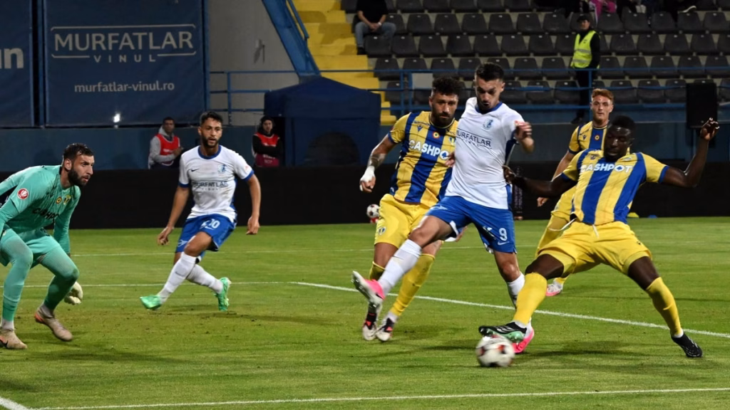 Farul răstoarnă Petrolul 3-1 și urcă în play-off - Sport