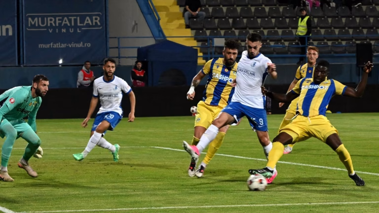Farul răstoarnă Petrolul 3-1 și urcă în play-off