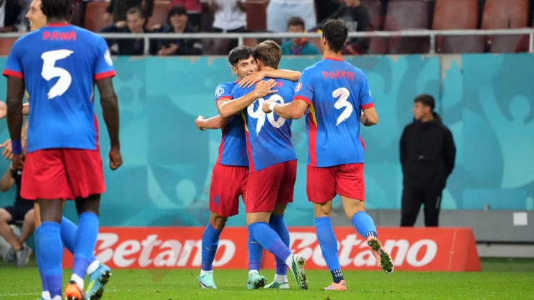 FCSB trece de Oțelul, 1-0, și îi dă lui Reghecampf primul zâmbet