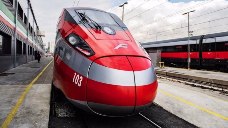 Italia a prins viteză cu trenurile, noi încă visăm la Gara de Nord