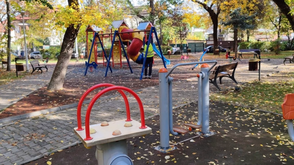 Opt locuri de joacă din Sector 1, refăcute din temelii - Bucuresti