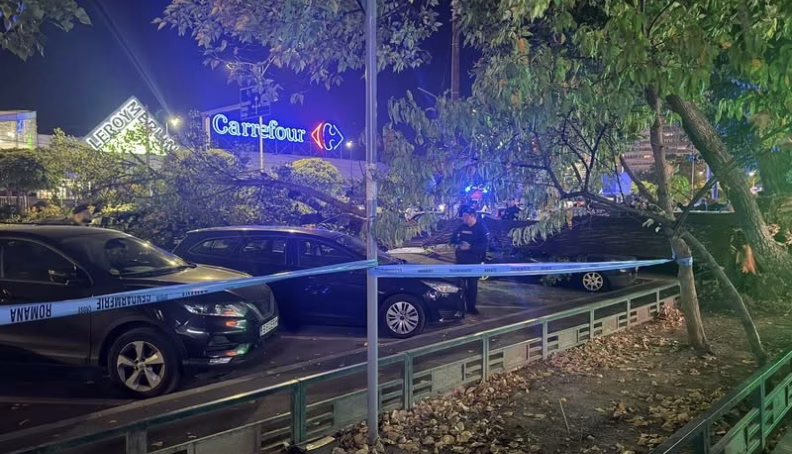Plop căzut peste mașini în Sectorul 6, deși nu era furtună - Bucuresti