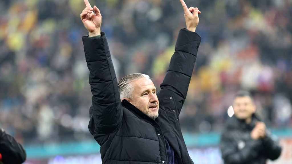 Reghecampf, premiat după ce a spulberat Rapidul cu FCSB - Sport