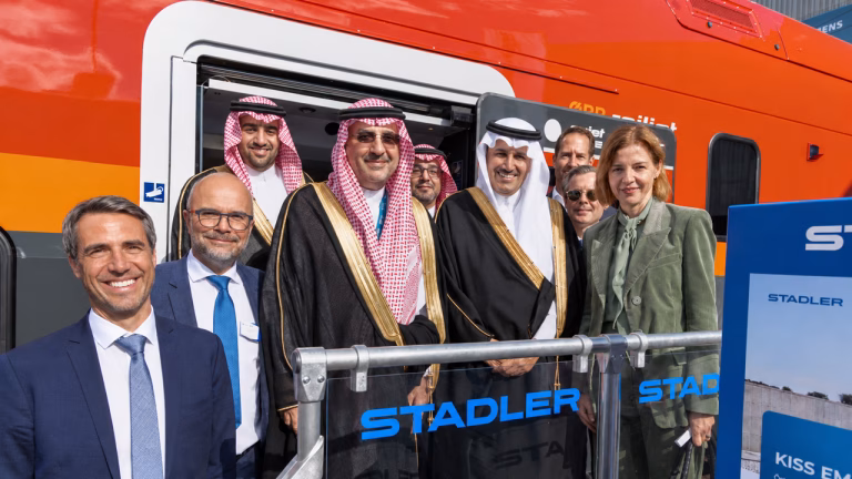 Saudiții mai iau 10 trenuri Stadler, noi visăm la ele
