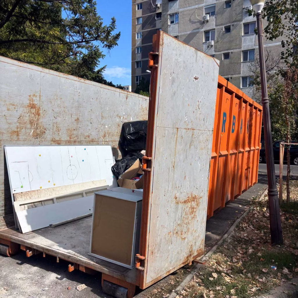 Scapi de canapeaua veche: containere în Sectorul 6 - Bucuresti
