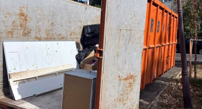 Sector 6: scapi gratis de canapeaua veche în 4 zone noi