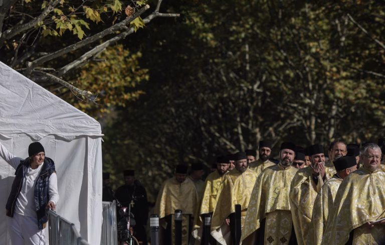 Sfântul Dimitrie: procesiuni în Centrul Vechi, trafic blocat două zile