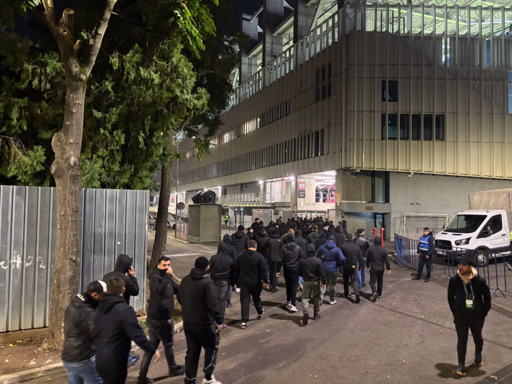 Surpriză pe Giulești: ultrașii Stelei, în galeria Rapidului - Sport