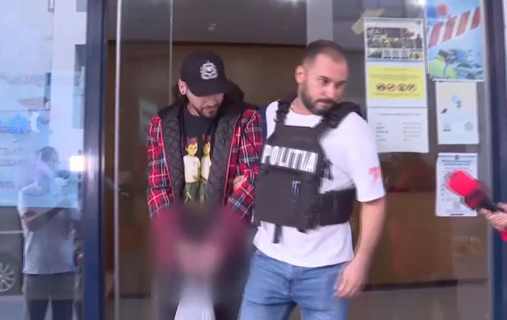 Trapperul Ian, reținut după ce a urinat pe scenă la Arenele Romane - Politica