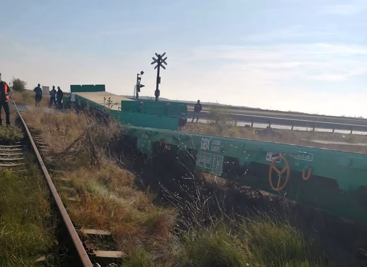 Tren de marfă deraiat la Caracal, trafic rutier blocat - Bucuresti