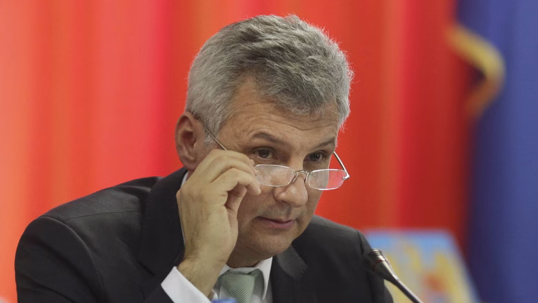 Uniforme școlare: elevii vor să-și aleagă singuri modelul - Politica