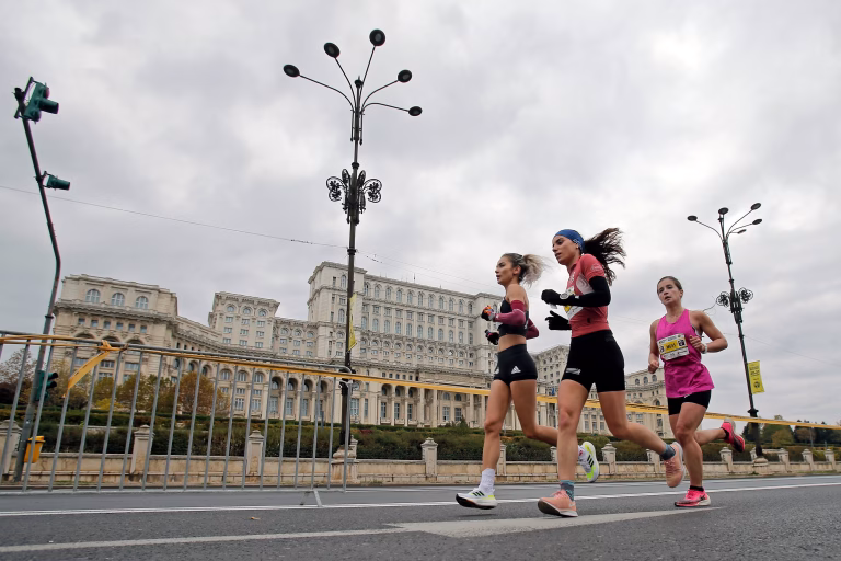 Weekend cu restricții: maraton și parade pe străzile Capitalei